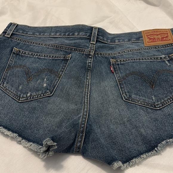 Levi’s cut off shorts medium rinse denim jean SZ 32 or 14 100% cotton distressed - Picture 12 of 12